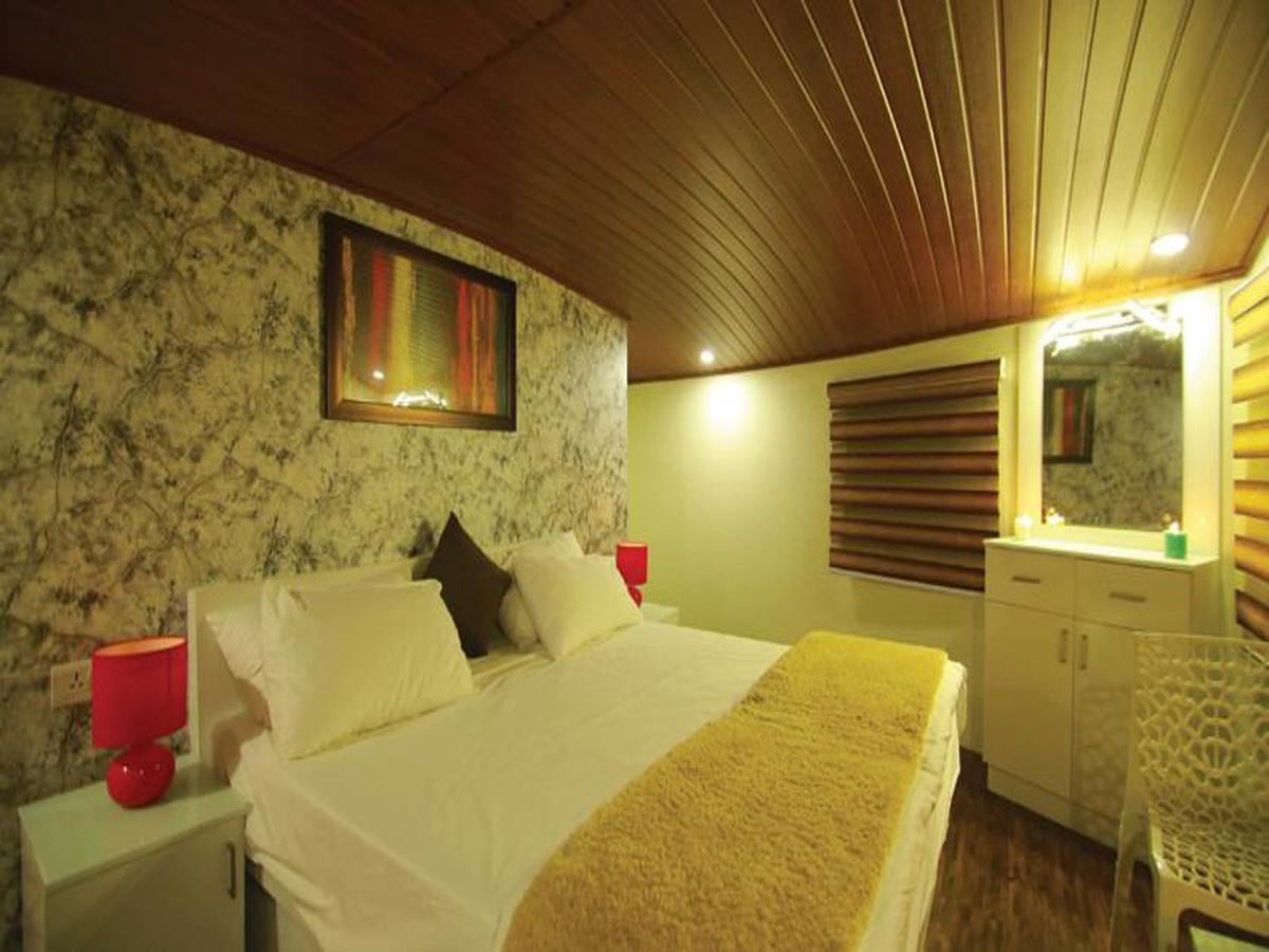 Indiavacationz Houseboats Hotel Alappuzha Exterior photo