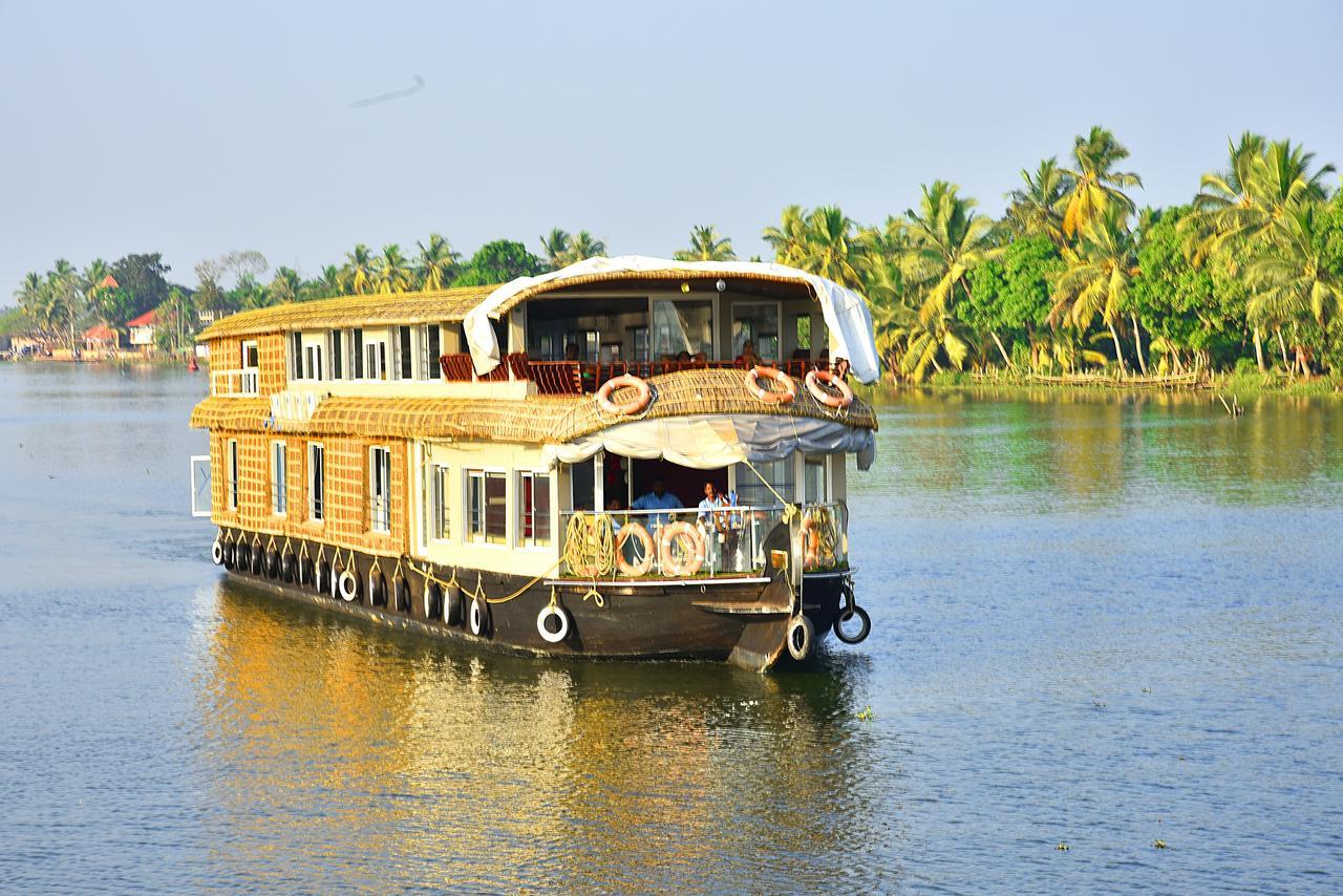 Indiavacationz Houseboats Hotel Alappuzha Exterior photo