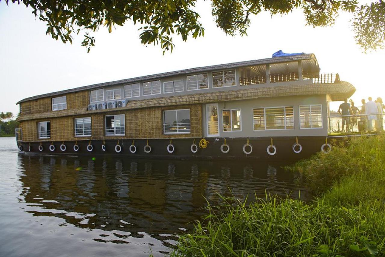 Indiavacationz Houseboats Hotel Alappuzha Exterior photo