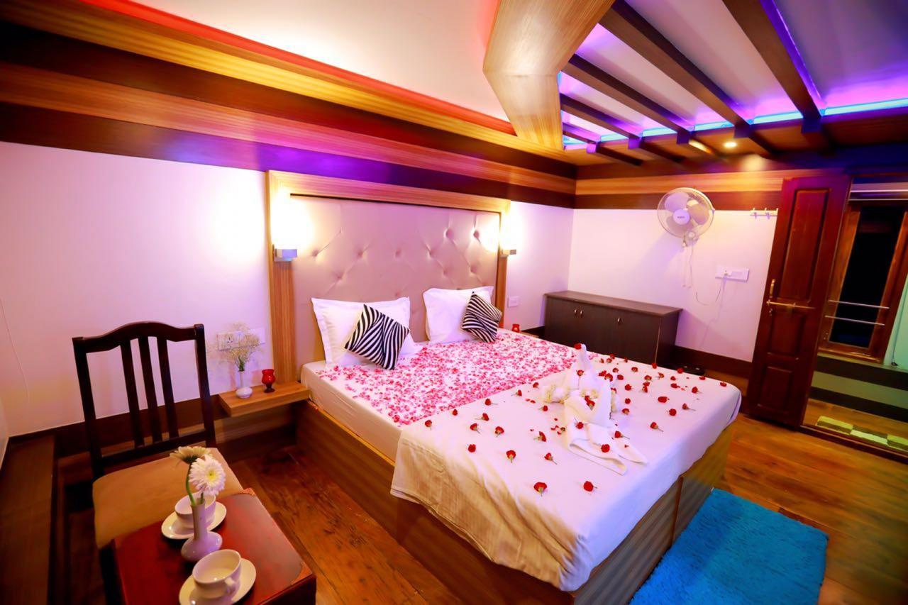 Indiavacationz Houseboats Hotel Alappuzha Exterior photo