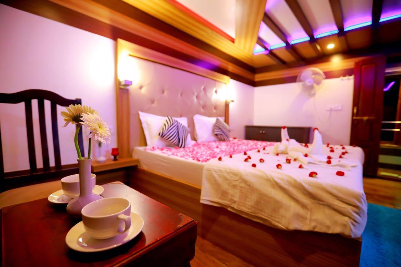 Indiavacationz Houseboats Hotel Alappuzha Exterior photo