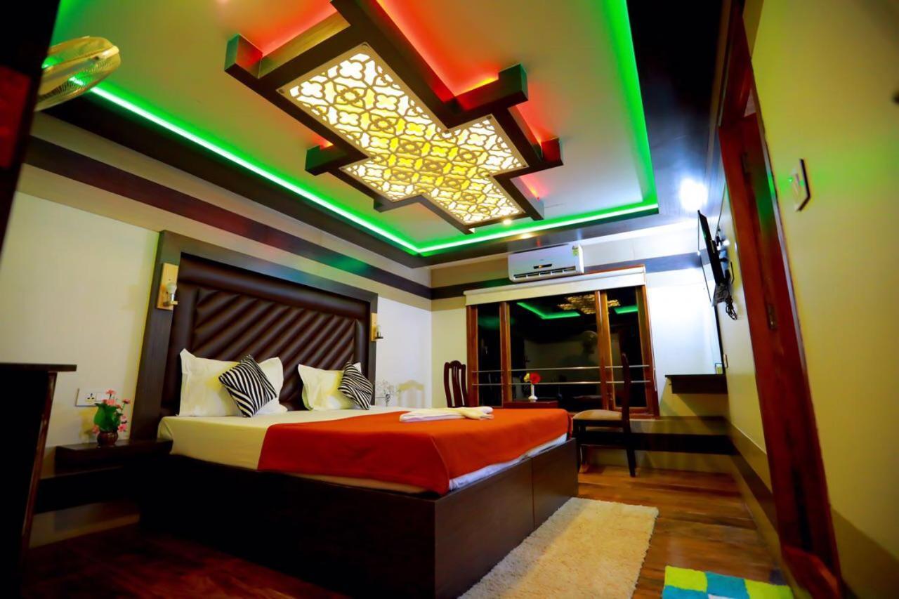 Indiavacationz Houseboats Hotel Alappuzha Exterior photo
